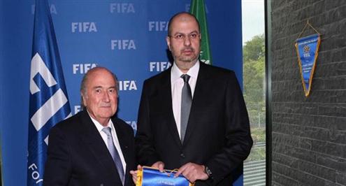 عبدالله بن مساعد يجتمع ببلاتر لبحث تطوير الكرة السعودية